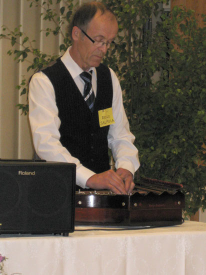 Kanteleensoittoa Reijo Salmela